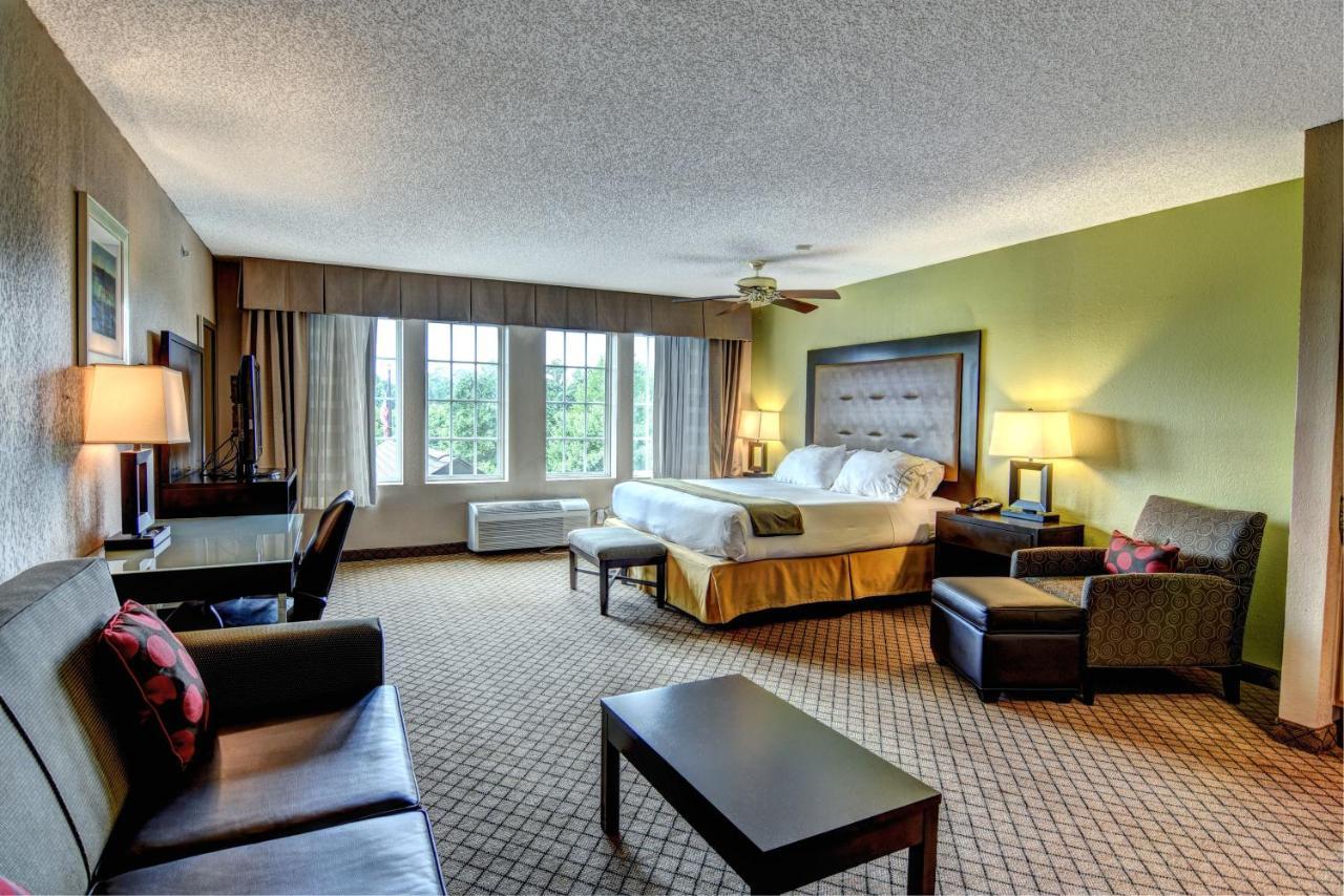 Express & Wallace-hwy 41, An Ihg Hotel