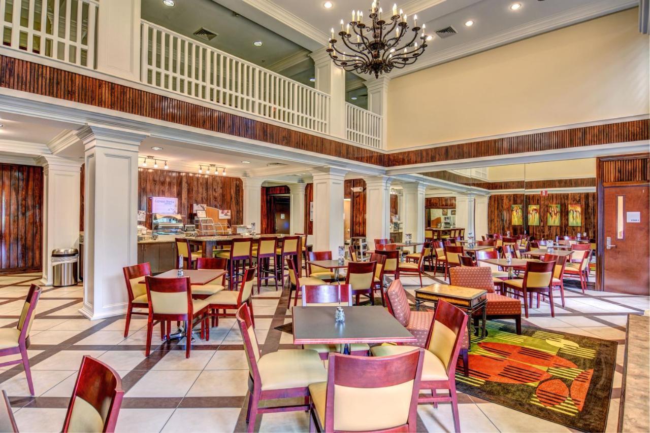 Express & Wallace-hwy 41, An Ihg Hotel 2*