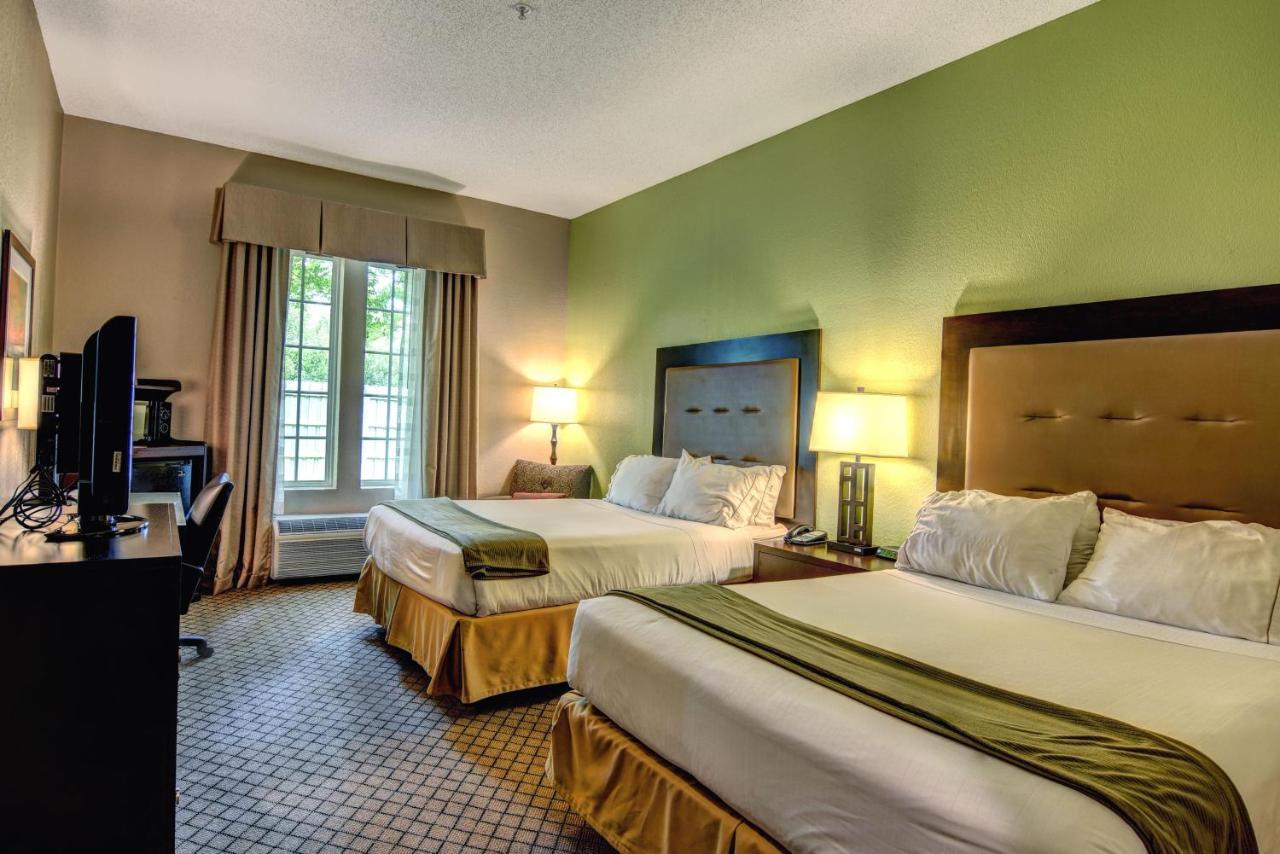 Express & Wallace-hwy 41, An Ihg 2*