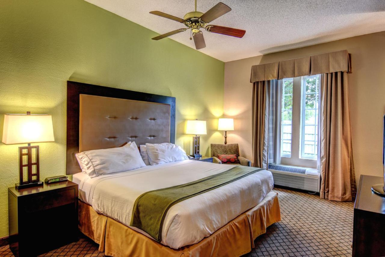 Hotel Express & Wallace-hwy 41, An Ihg