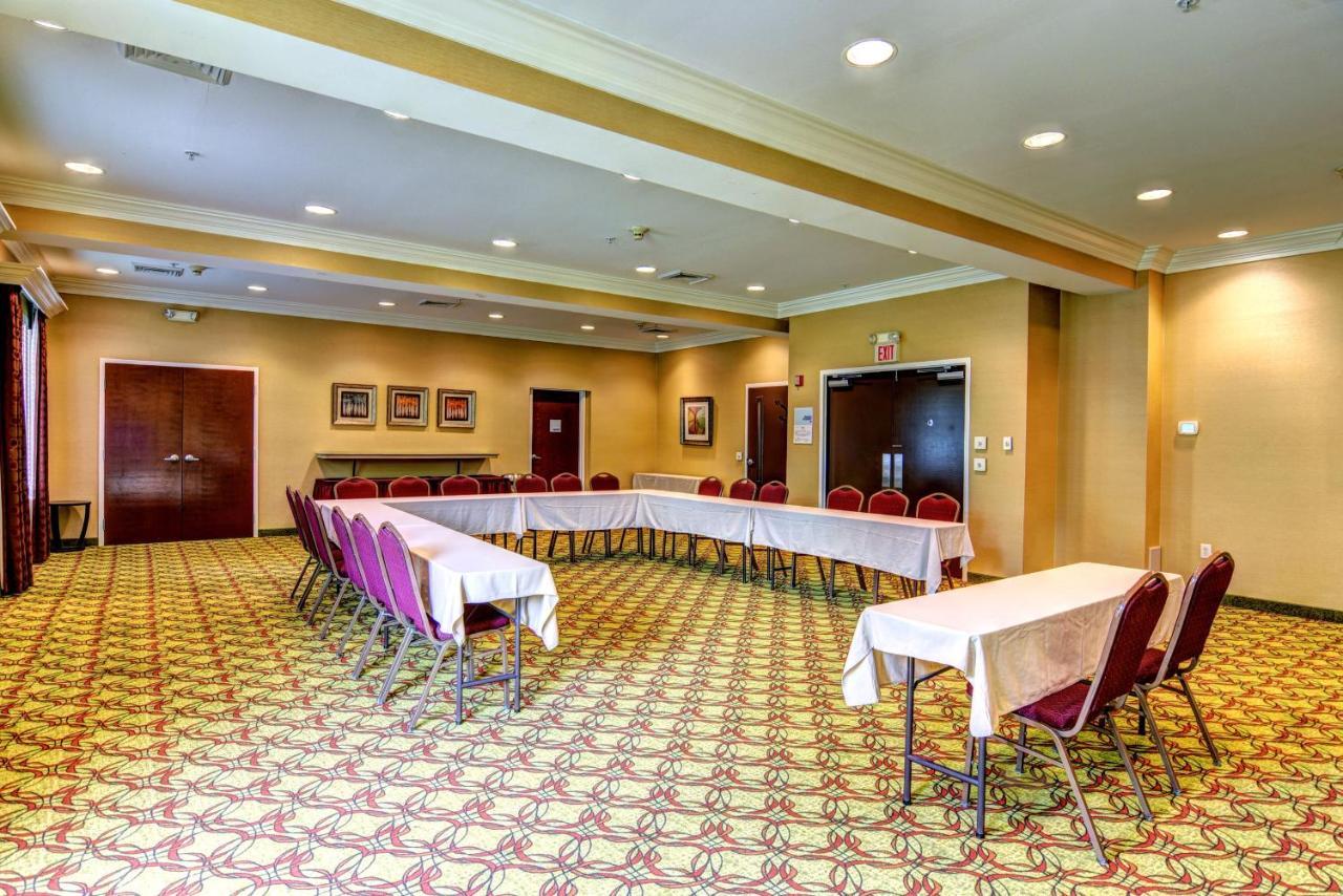 Express & Wallace-hwy 41, An Ihg Hotel 2*