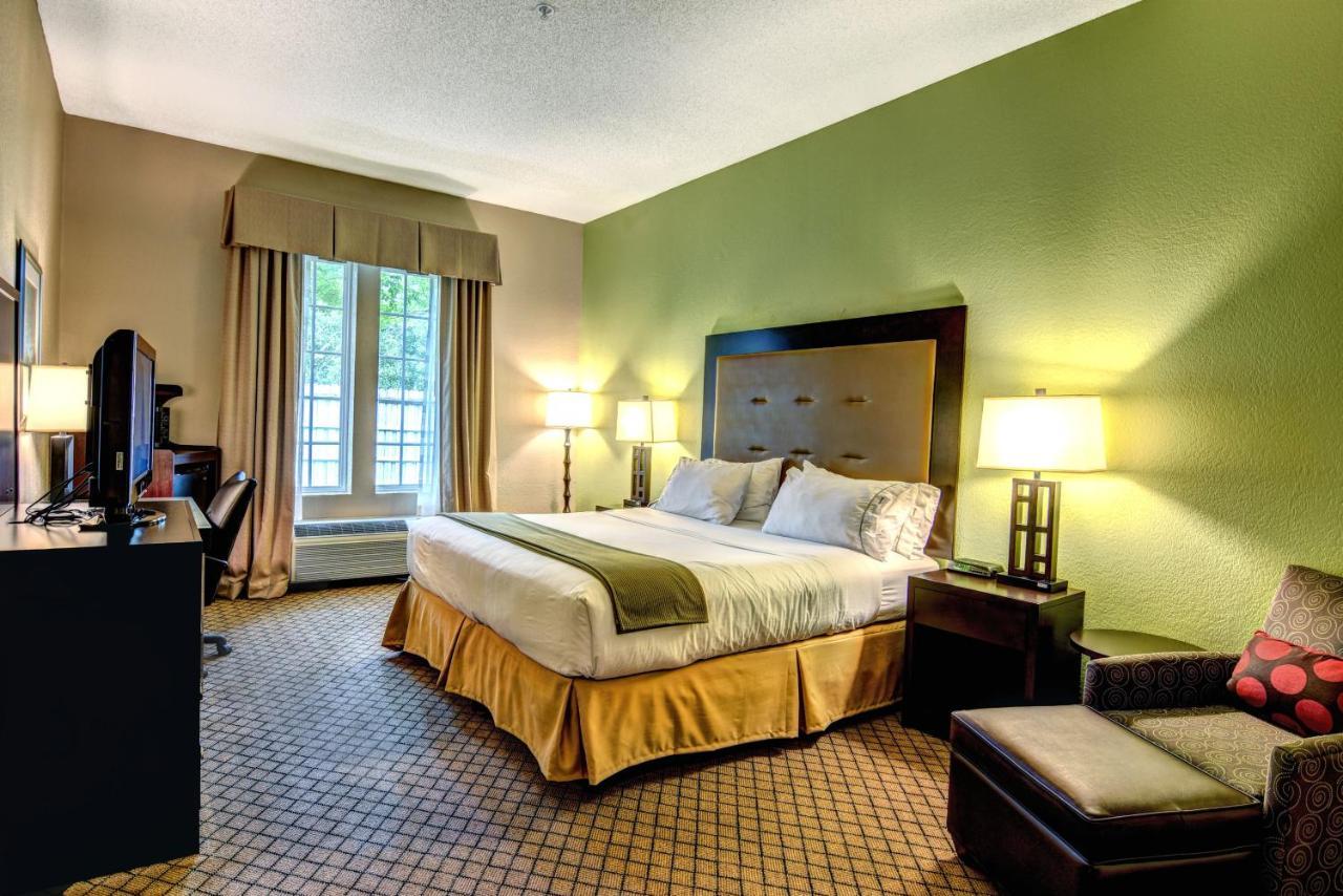 Hotel Express & Wallace-hwy 41, An Ihg