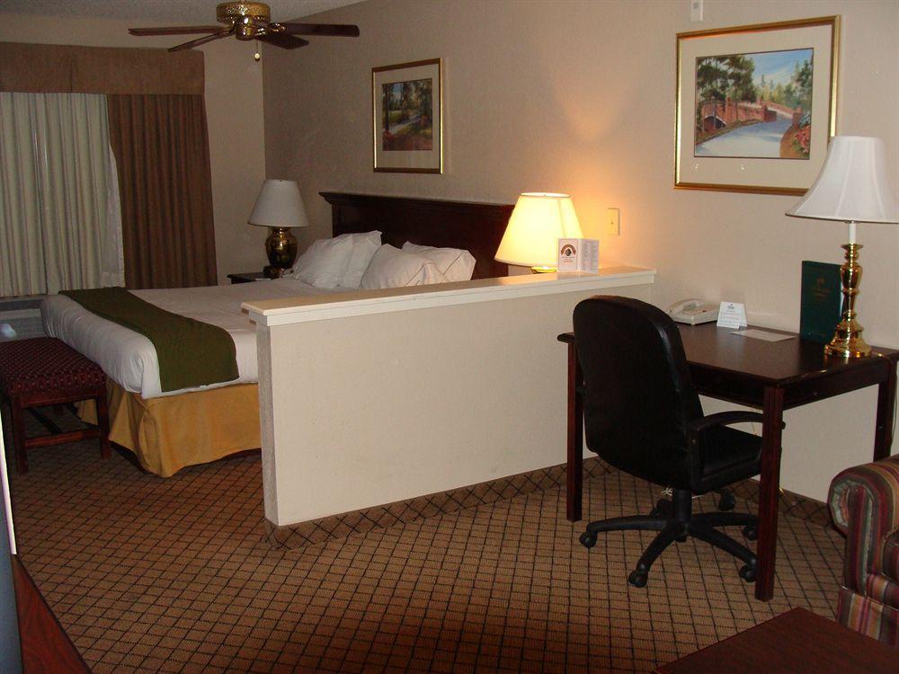 Express & Wallace-hwy 41, An Ihg