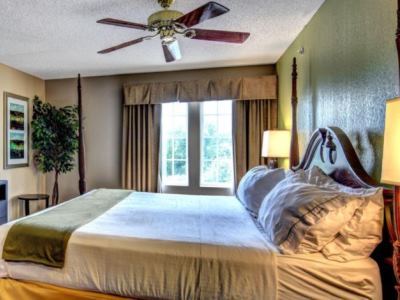 Express & Wallace-hwy 41, An Ihg Hotel