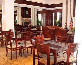 Express & Wallace-hwy 41, An Ihg Hotel 2*